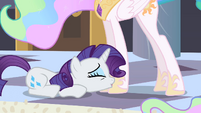 Rarity thanking Princess Celestia S2E09