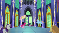 Twilight's friends welcome Twilight home S5E03