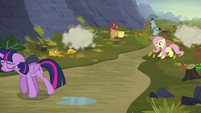 Twilight sorrowfully walking away S5E23