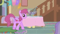 Berryshine spots the punch bowl S1E12