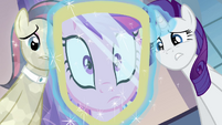 Cadance looks at her reflection S03E12