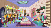 Discord and duplicates in decorated house S7E12