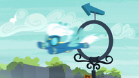 Fleetfoot flying through a practice ring S7E21