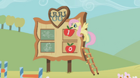 Fluttershy keeping score.