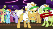 Goldie Delicious tossing a horseshoe S8E5