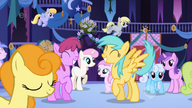 Ponies anticipating Celestia's appearance half 1 S1E01