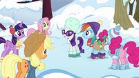 Ponies listening to Rarity S5E5