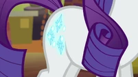 Rarity's glowing cutie mark S6E12