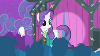 Rarity looking at the audience S4E14