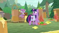 Spike covered in tomato juice S9E5