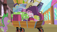 Spike with Rarity's bags S4E08