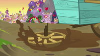 Sugar Belle's wagon wheel breaks in the mud S8E10