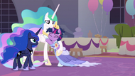 Twilight hugging Princess Celestia S9E26