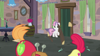 Big Mac and Apple Bloom building and painting frantically S7E8