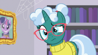 Librarian Pony looking confused S9E5