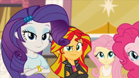 Rarity, Sunset, Fluttershy and Pinkie listening to Twilight EG2