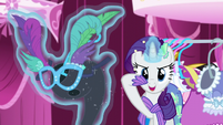 Rarity introduces her masquerade dress S5E21