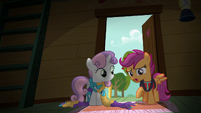 Scootaloo "what are you doing sitting in the dark?" S6E4