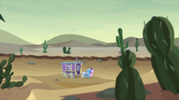 Starlight and Trixie trot through desert S8E19