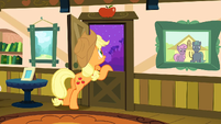 Applejack planning the reunion to herself S3E8