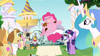 Everypony staring at Pinkie Pie S2E24