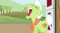 Granny Smith laughing loudly S6E23