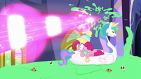 Twilight blasts pudding behind Pinkie MLPBGE