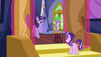 Twilight Changeling opens the castle doors S6E25