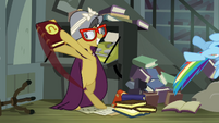 A.K. Yearling pulls book out from under Rainbow Dash S4E04