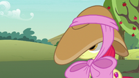 Apple Bloom's hat obscuring her eyesight S7E9