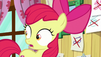 Apple Bloom looks behind her S6E4