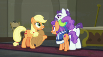 Applejack apologizes to the Stripes S6E9