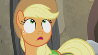 Applejack looking up S5E20