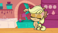 Applejack pouring tea PLS1E8a