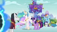 Celestia confronting Chancellor Neighsay S8E2