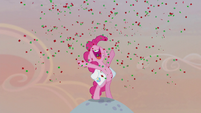 Pinkie Pie makes it rain confetti S5E20