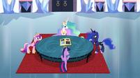 Twilight and princesses around a table S4E25