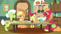 Apple family puzzled by Apple Bloom's words S5E4
