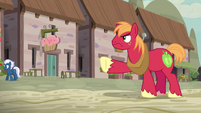 Big McIntosh in position to stop Scootaloo S7E8