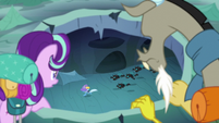 Changelings chasing Thorax through the tunnel S6E26