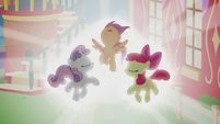 Cutie Mark Crusaders glowing bright S5E18