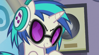 DJ Pon-3 looking slyly at Octavia S5E9