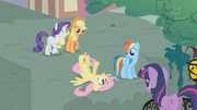 Fluttershy faints S01E07