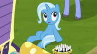 Hoo'Far appears behind Trixie S8E19