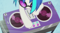 Overhead shot of DJ Pon-3's turntable S5E9