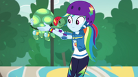 Rainbow Dash picks up Tank EGDS32