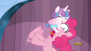 S06E02 Flurry straszy Pinkie Pie