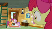 Scootaloo and Sweetie Belle about to leave the clubhouse S6E4
