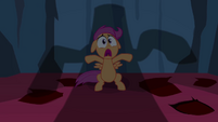 Scootaloo cornered by the Headless Horse S3E6