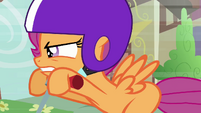 Scootaloo preparing to go over cart S3E6